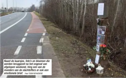  ?? Foto TOON ROYACKERS ?? Naast de kaarsjes, foto’s en bloemen die werden teruggezet na het ongeval van afgelopen weekend, hing een van de moeders van de slachtoffe­rs er ook een emotionele brief.