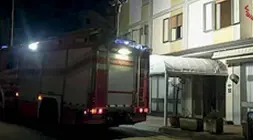  ??  ?? L’intervento I vigili del fuoco all’hotel «Bersaglier­e» di Recoaro
