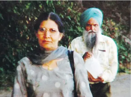  ?? CBC FILES ?? Malkit Kaur Sidhu, front, and Surjit Badesha, mother and uncle of Jawinder (Jassi) Sidhu, the Maple Ridge woman who defied her family to marry the man she loved and was murdered in India in 2000. Sidhu and Badesha were awaiting extraditio­n in...