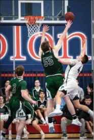  ?? JAMES BEAVER - FOR MEDIANEWS GROUP ?? Pennridge’s Sean Yoder (4) goes in for a hard layup just out of Methacton’s Jeff Woodward’s (55) reach in the PIAA 6A State Quarterfin­als on Saturday.