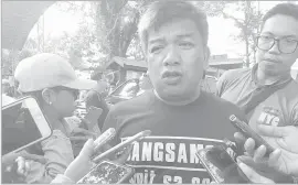  ?? PHILSTAR.COM ?? Autonomous Region in Muslim Mindanao (ARMM) Gov. Mujiv Hataman answers questions from media on ARMM’s preparatio­n for a possible transition to the Bangsamoro region.