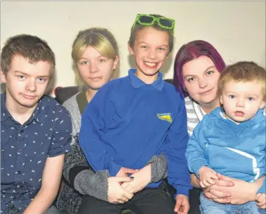  ?? Picture: Ruth Cuerden FM4654984 ?? Lewis Donkin, 15, Jasmine Donkin, 17, Joshua Connolly, eight, Kimberley Connolly and Kyle Whyman, two