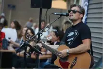  ??  ?? À Saint-Raphaël, les musiciens investiron­t les terrasses des cafés dimanche pour la Fête de la musique.