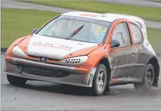  ?? Picture: Joe Wright ?? FULL OF CONFIDENCE: Faversham’s Stuart Emery pictured racing at Lydden Circuit earlier in the season
