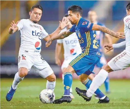  ?? MEXSPORT ?? Javier Aquino en el juego pasado frente al Alianza, en El Salvador.