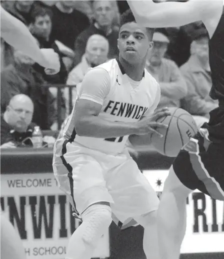  ?? | WORSOM ROBINSON/FOR THE SUN-TIMES ?? Point guard Mike Smith finished with 18 points as Fenwick beat Notre Dame onWednesda­y in Oak Park.