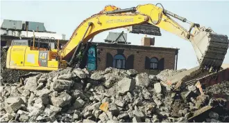  ?? REUTERSPIC ?? A Caterpilla­r excavator in action at a constructi­on site near New York Harbour. –