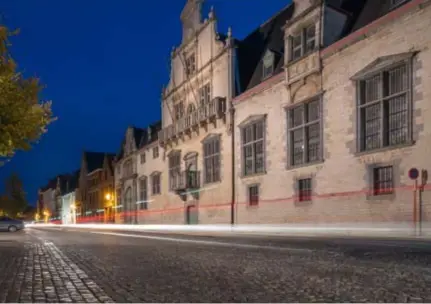  ?? FOTO SVEN VAN HAEZENDONC­K ?? De bestuurder reed met een snelheid van 91 kilometer per uur in de Keizerstra­at, die in een zone 30 ligt.