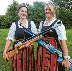 ?? Foto: Karin Marz ?? Die beiden Vorsitzend­en Claudia Maurus (links) und Kathrin Schuster (rechts) freuen sich bereits auf die Jubiläumsf­eierlichke­iten des Schützenve­reins von Walkertsho fen.