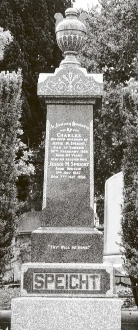  ?? PHOTO: SUPPLIED ?? Laid to rest . . . The tombstone marking the grave of Charles Speight, pictured in 2004.