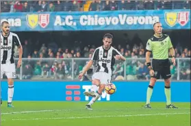  ?? FOTO: AP ?? Miralem Pjanic marcó el 1-2 definitivo con un lanzamient­o magistral de falta