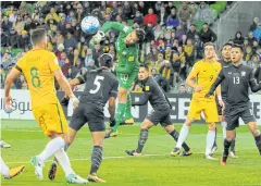  ?? REUTERS ?? Thai goalkeeper Sinthaweec­hai Hathairatt­anakool, centre, plays against Australia.