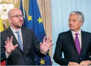  ??  ?? In ostaggio. Il premier belga Charles Michel (a sinistra) ieri a Bruxelles con il ministro degli Esteri, Didier Reynders