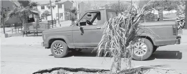  ?? ARCHIVO ?? El monto de los daños en automóvile­s a causa de baches u otras irregulari­dades en el pavimento, debe ser cubierto por el SIMAS /