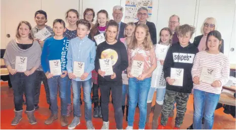  ?? FOTO: JOSEF SCHNEIDER ?? Die zwölf Teilnehmer­innen und Teilnehmer waren bereits an ihren jeweiligen Schulen siegreich.