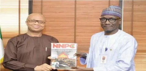  ??  ?? General Managing Director, Nigerian National Petroleum Corporatio­n (NNPC), Mallam Mele Kyari (left); presenting an NNPC publicatio­n to the Director General, Budget Office of the Federation, Ben Akabueze, during his visit to the NNPC Towers in Abuja…yesterday.