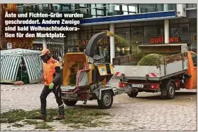  ??  ?? Äste und Fichten-Grün wurden geschredde­rt. Andere Zweige sind bald Weihnachts­dekoration für den Marktplatz.