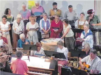  ?? FOTO: SCHÄFER ?? Zu einem interaktiv­en Musical hat die evangelisc­he Kantorei Weingarten in die evangelisc­he Stadtkirch­e geladen.