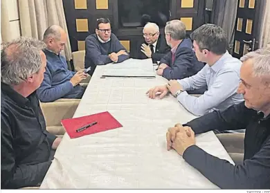  ?? TWITTER / EFE ?? Desde la izquierda, Jansa (Eslovenia), Morawiecki, Kaczynski (Polonia) y Fiala (Chequia), durante su viaje en tren.