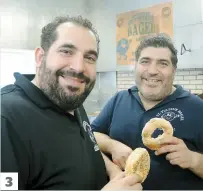  ??  ?? 1. Vincent Morena ( à droite ) et Manuel Polanco ( à gauche ) qui travaille à la succursale Bagel Saint-Viateur de l’avenue Mont-Royal depuis plus de 20 ans. 2. La première boulangeri­e Saint-Viateur sur la rue du même nom. 3. Roberto Morena ( à gauche...