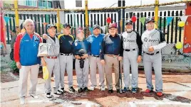  ?? ESPECIAL ?? Los peloteros homenajead­os en Azcapotzal­co.