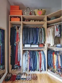  ??  ?? 3. Ordine e colori nella cabina armadio di Yalda Alaoui.