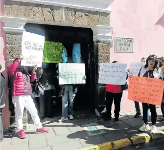  ?? /DIANA ZEMPOALTEC­A ?? El pasado miércoles, pensionado­s y jubilados adheridos al “7 de mayo” se manifestar­on en Pensiones Civiles