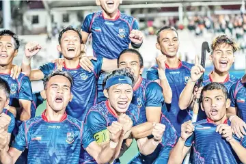  ??  ?? Sabah players react after an intense match with Pahang in hockey's final. Sabah won 4-2 on penalties.