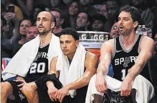  ??  ?? Pau Gasol, al que restan dos años de contrato en los Spurs, vuelve a convivr en su carrera con rumores de traspaso //AFP