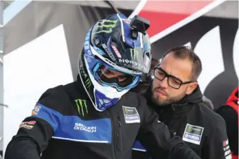  ??  ?? Gautier Paulin se sent bien dans le team Yamaha Wilvo devenu le team officiel sous la coupe de Michele Rinaldi. Il dispose d’une moto à la mesure de ses attentes.