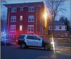  ?? TRENTONIAN FILE PHOTO ?? Cops guard the scene of Trenton’s first homicide of 2018.