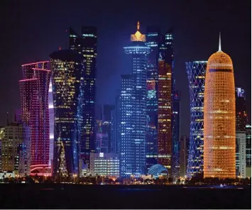  ?? Foto: Andreas Gebert, dpa ?? Auf Sand gebaut: Hochhäuser in Katars Hauptstadt Doha. Vier arabische Staaten haben mit dem Vorwurf der Terrorfina­nzierung alle Beziehunge­n zu dem Land am Persischen Golf gekappt.