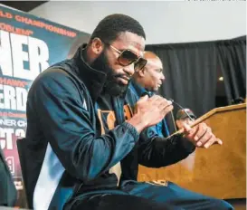  ??  ?? Con actitud de mucha confianza se le vio a Adrien Broner