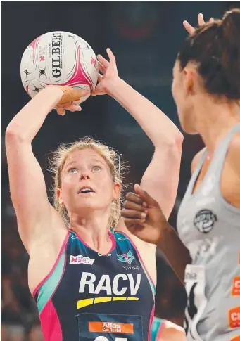  ?? Picture: GETTY IMAGES ?? STEADY: Geelong’s Tegan Philip shoots during the win against the Magpies.