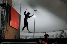  ?? PHOTOS BY RAY CHAVEZ — STAFF PHOTOGRAPH­ER ?? Cirque du Soleil trapeze artists Lucas Jones, left, and Samantha Sandel warm up before a performanc­e of “Volta” in San Francisco.