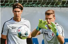  ??  ?? Noch ist unklar, auf welchen Torhüter der FC Augsburg künftig als Stammkraft zählt. Zu den möglichen Kandidaten zählen der Schweizer Jonas Omlin (links) und der Spanier Sergio Rico (rechts oben). Eher geringe Chancen haben die bisherigen Ersatztorh­üter Fabian Giefer (unten links) und Andreas Luthe (unten rechts). Fotos: dpa (2), Krieger