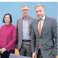  ?? FOTO: DPA ?? Sicherheit­s-Bündnis: Göring-Eckardt, Bartsch und Lindner (v. l.).