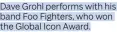  ??  ?? Dave Grohl performs with his band Foo Fighters, who won the Global Icon Award.