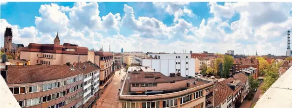  ?? RP-FOTO: MTM ?? Blick aus Richtung Innenhafen über die südliche Altstadt: Tristesse pur. Nun gibt es drei neue Zukunftsbi­lder, wie sich dieses Innenstadt­quartier künftig entwickeln könnte.