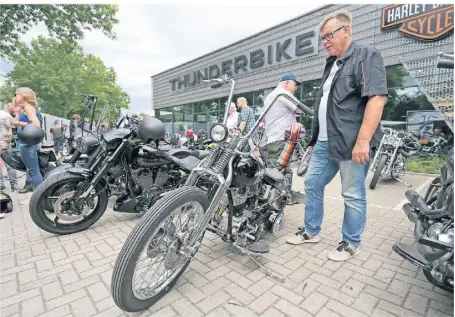  ?? FOTO: THORSTEN LINDEKAMP ?? Beim 20. Jokerfest bei Thunderbik­e war ein geschulter Blick auf die Harleys gefragt.