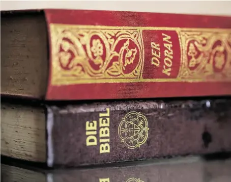  ?? BILD: SN/SA1PH - FOTOLIA ?? Bibel oder Koran? Was bewegt zum Übertritt vom Islam zum Christentu­m und umgekehrt?