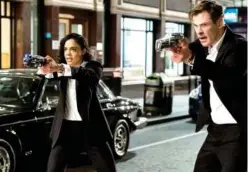  ??  ?? ↑ This image released by Sony Pictures shows Tessa Thompson and Chris Hemsworth in a scene from ‘Men in Black: Internatio­nal.’