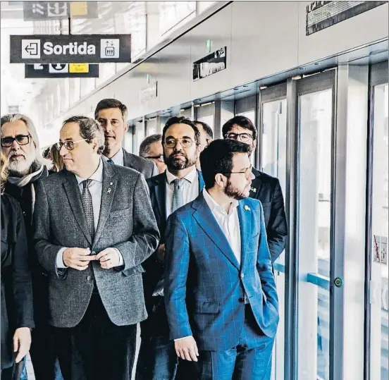  ?? XAVIER CERVERA ?? El president Torra i Aragonès van coincidir ahir a la inauguraci­ó de l’estació de metro de Zona Franca