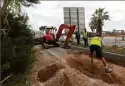  ?? (Photo doc. L. M.) ?? Les grands travaux devant l’aéroport doivent offrir un lifting à la piste en bord de mer.