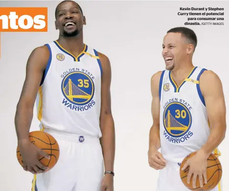  ??  ?? Kevin Durant y Stephen Curry tienen el potencial
para consumar una dinastía. /GETTY IMAGES