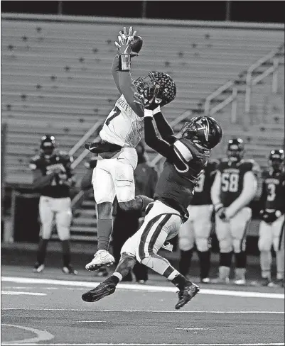  ?? [ANDREA NOALL/DISPATCH] ?? Hartley’s Marcelis Parker goes up for a catch against Demontae Taylor of Independen­ce during the first half. Michiah Burton, New Albany: Demeatric Crenshaw, Pickeringt­on Central: Matthew Webb, Olentangy Liberty: Elijah Carter, Hartley: PASSING Lance...