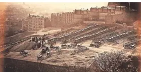  ?? FOTO: ANONYME/PARIS MUSÉES/DPA ?? Diese vom Pariser Musée Carnavalet zur Verfügung gestellte Fotografie zeigt einen Artillerie­park auf dem Hügel von Montmartre am 18. März 1871.