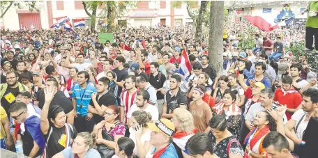  ??  ?? Frente al Congreso Nacional, la ciudadanía se concentró para la eliminació­n parcial de las listas sábana el 25 de abril pasado.