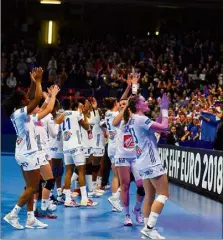  ?? (Photo AFP) ?? Les Françaises filent à Nantes pour disputer la deuxième phase de poule de l’Euro avec trois matches au programme : contre le Danemark demain, puis la Suède et la Serbie. Classement