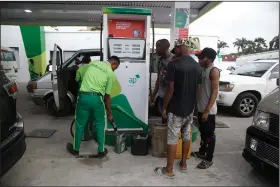  ?? (AP/Sunday Alamba) ?? People queue Friday at a fuel station in Lagos, Nigeria.